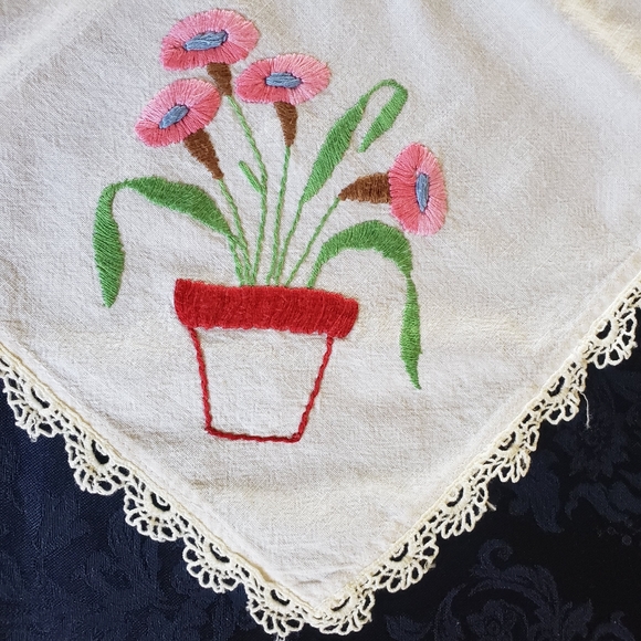 Vtg Hand Embroidery Table Topper Tablecloth Floral Birds Delicate Lace trim 30" - Picture 8 of 12